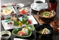 【金山駅南口発】*日帰り昼食付*『日本の庭園美を巡る旅 ~滋賀 圓満院(エンマンイン)庭園・蘆花浅水荘(ロカセンスイソウ)~』1